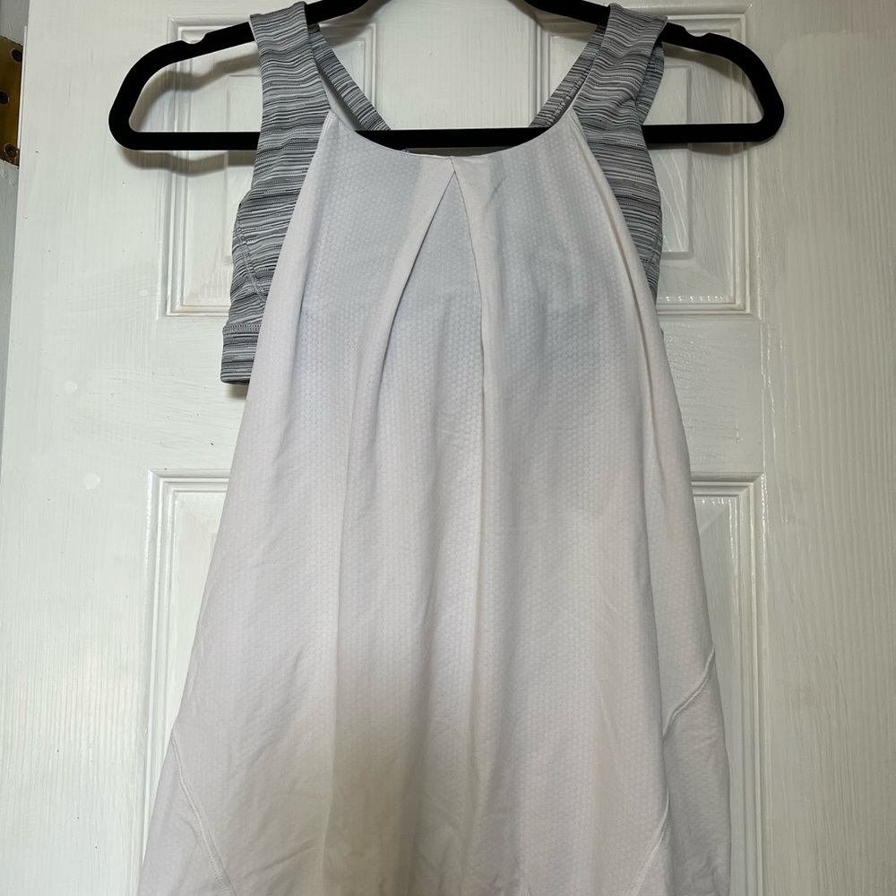 Lululemon tank with built in bra